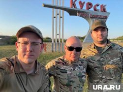 Михаил Каган (в центре) высоко оценил вклад чиновников в освобождение Курской области