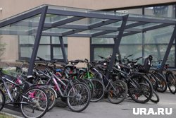 Мужчина скрылся на оранжевом велосипеде