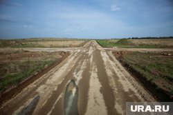 Крестьяне выходили на дорогу в полдень и подставляли лицо теплому ветру