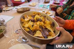 Производителей чипсов могут обязать наносить маркировку на упаковку как на сигаретах и алкоголе, указано в материале