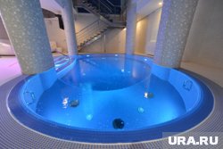 В особняке есть бассейн, джакузи, баня и даже лифт (архивное фото)