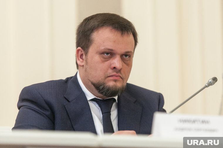 Никитин присутствует на церемонии прощания со Старовойтовым