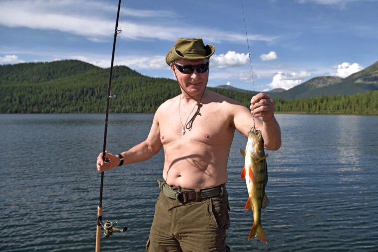 Иностранные СМИ обсуждали физическую форму Путина после публикацией его фото с рыбалки