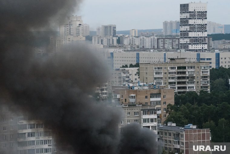 На ВИЗе загорелась многоэтажка (архивное фото)