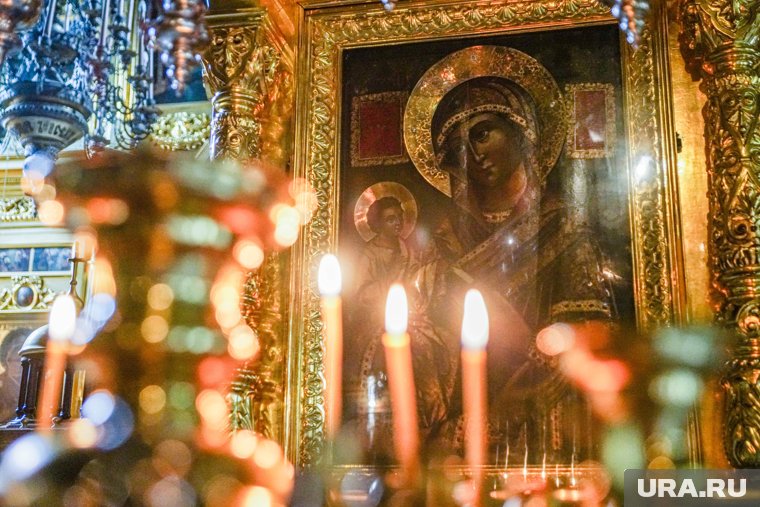 Согласно преданию, Матерь Божья не умерла, а «уснула», а ее душу забрал на небо Иисус Христос