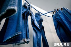 В торговых точках торговали поддельными джинсами и пуховиками (архивное фото)