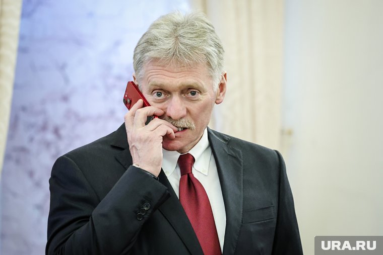 Диалог РФ и США продолжается, заявил Песков