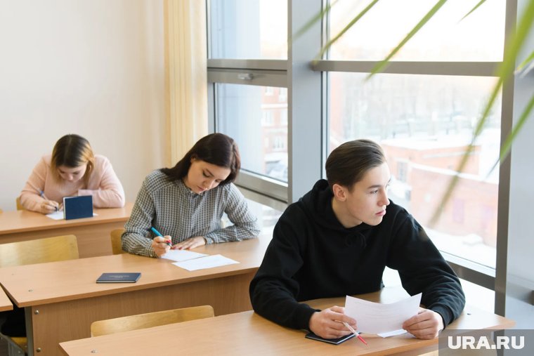 В ЯНАО студент восемь месяцев платил взятки преподавателю