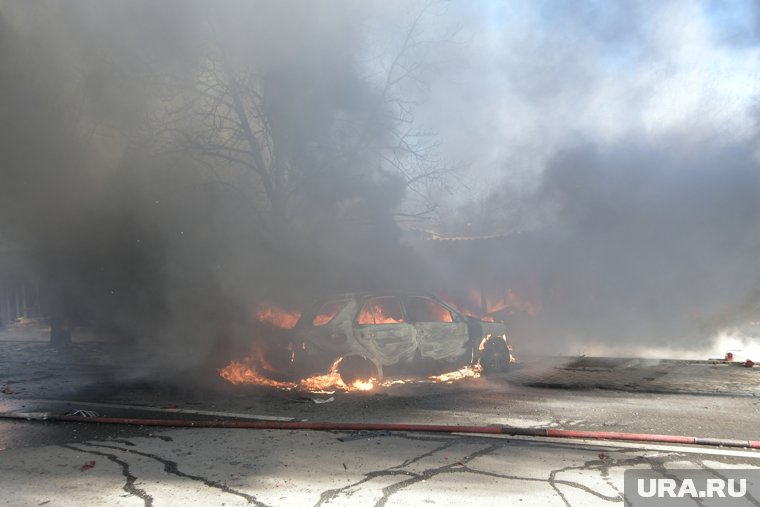 В результате пожара автомобиль сильно поврежден