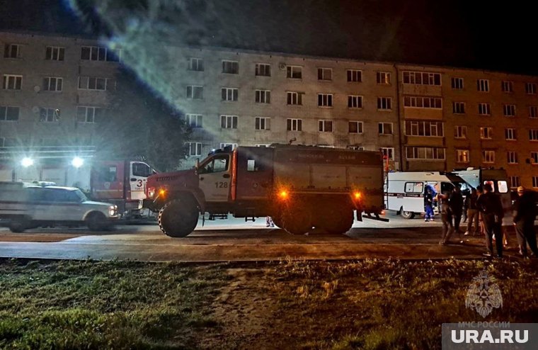 В здание загорелись электрощитки