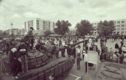 Курганцы раньше собирались возле выставок военной техники