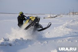 На реке Исеть в Шадринске ездят снегоходы