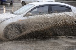 Мытье загрязненных машин может представлять опасность для окружающей среды
