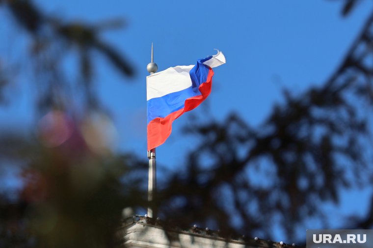 Дрон сбросил мешок с краской перед главным входом