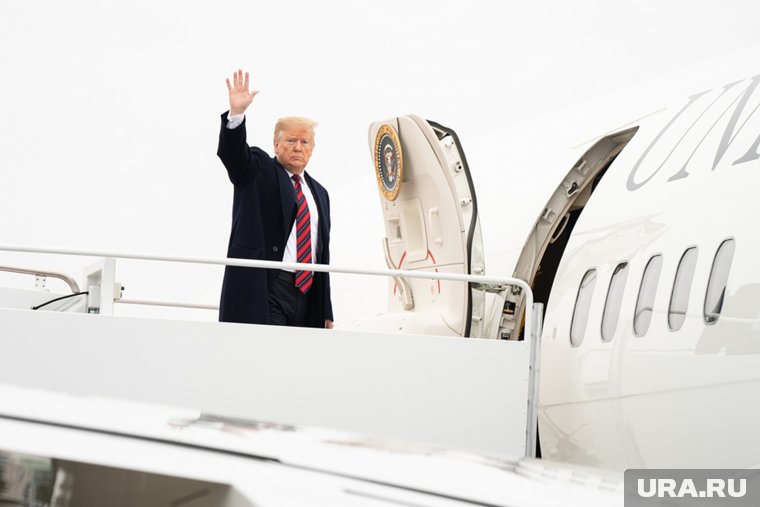 Макрон убедил Трампа поговорить с Зеленским в Париже