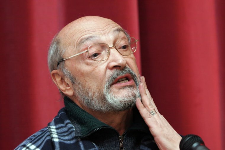 Режиссер Михаил Козаков на презентации книги «Энциклопедия воспитания детей на примере знаменитых людей» в 2006 году