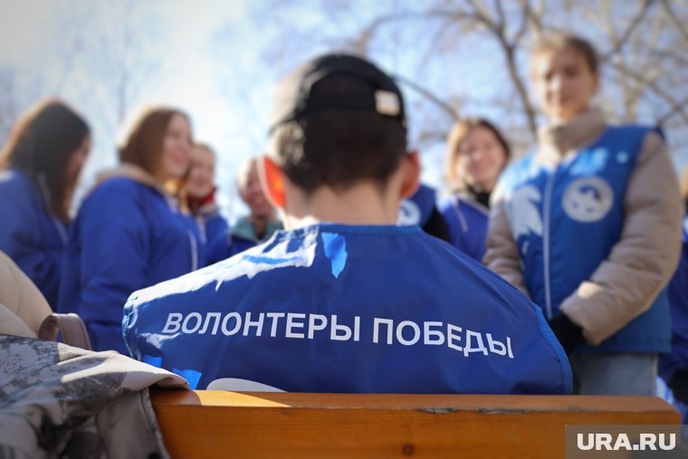 Волонтеры будут помогать гостям с рассадкой на трибунах и решать вопросы во время Парада Победы на Красной площади