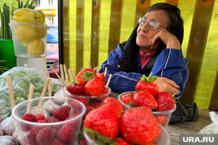 Продавцам скучать не приходится - курганцы покупают местные продукты