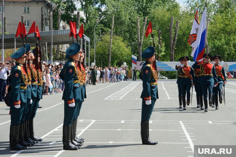 Иностранные выпускники исполнили военный танец и песни 