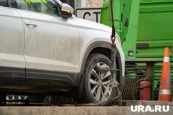 Автомобиль эвакуировали на глазах у семьи