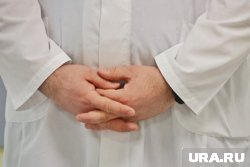 Медики оказывают амбулаторную помощь пострадавшим детям