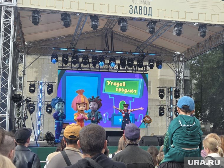«Фиксики» на сцене в центре Екатеринбурга