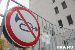 Горожан раздражает громкая речь, стук каблуков и лай