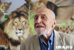 В свои 88 лет Николай Дроздов продолжает заниматься физкультурой и работать в МГУ