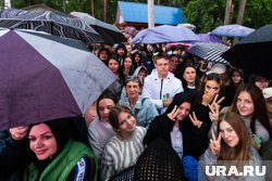 В очереди на концерт - сотни человек