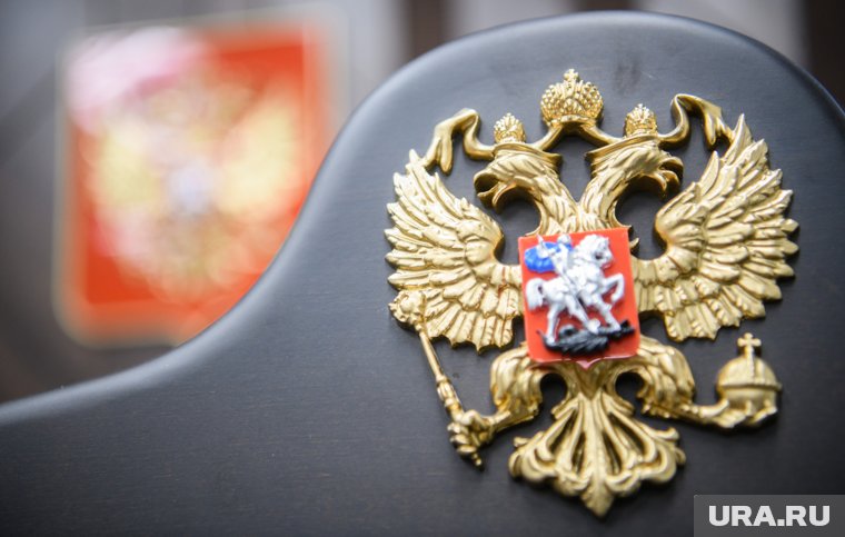 Впервые двуглавый орел появился в качестве государственного символа на оборотной стороне государственной печати Ивана III Васильевича в 1497 году