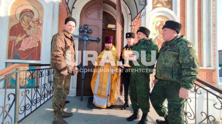 Крест передали казакам