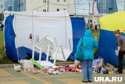 В ЯНАО сильный ветер унес палатку 