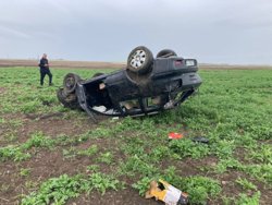 За рулем перевернувшегося автомобиля находилась девушка
