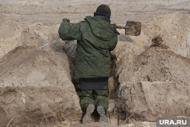 Под руководством тюменца военнослужащие РФ строили вторую линию обороны 