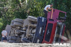 Рабочего в ХМАО насмерть придавило самосвалом