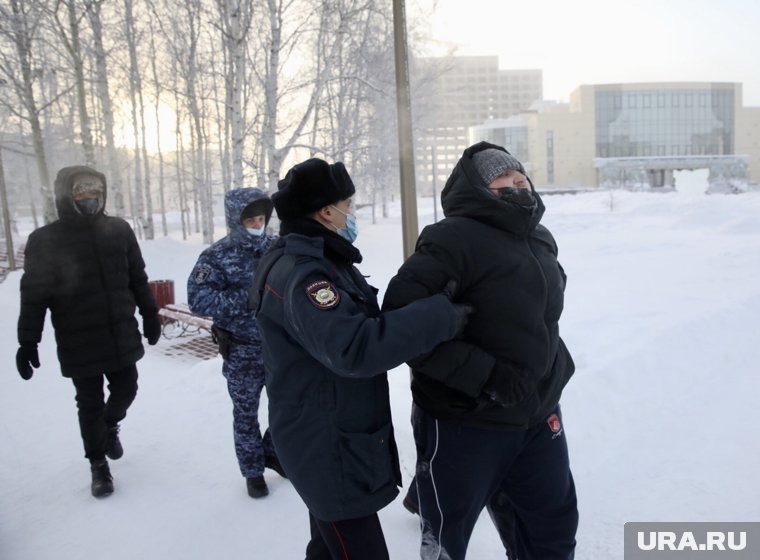 Житель Тазовского избил полицейских, которых сам же и вызвал