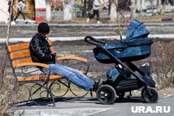 В ХМАО почти семь тысяч мужчин получают пособие по уходу за ребенком