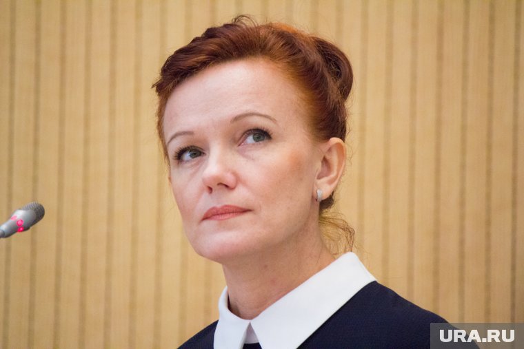 Майя Есина проработала в структурах правительства ХМАО 14 лет и решила покинуть кабмин, чтобы помогать раненым бойцам