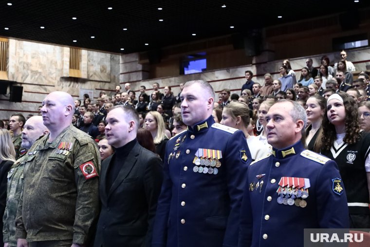 Ветераны СВО рассказали молодым силовикам об опыте боевых действий, а после потребовали от организаторов мандаты в Госдуме 