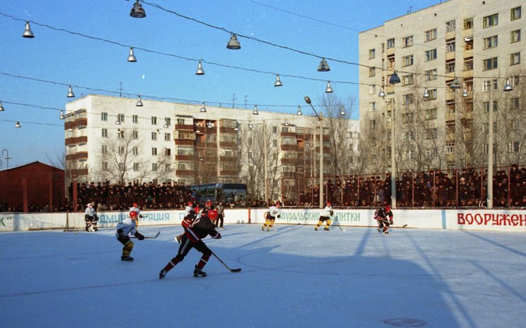 До 2001 года курганские хоккеисты играли с соперниками на открытой площадке