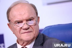 После окончания в 1961 году средней сельской школы в течение года Зюганов проработал в ней учителем