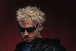 Сейчас новая песня TOKYO от SQWOZ BAB входит в топы чартов