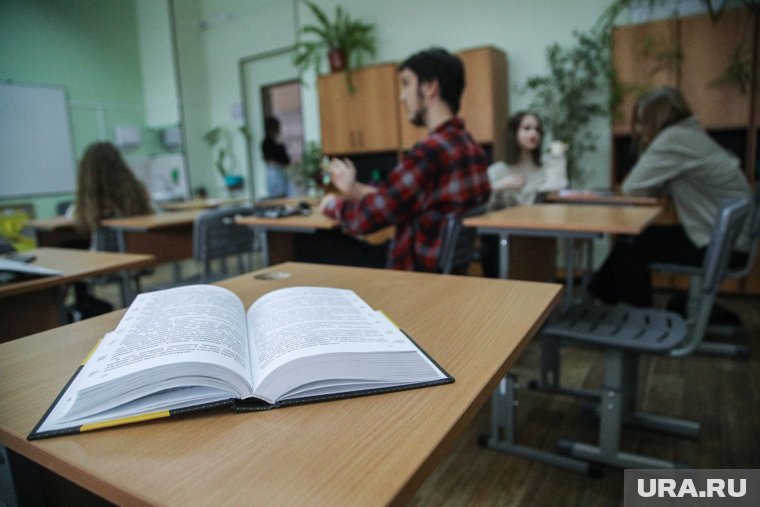 По словам авторов учебника, жертвы зачастую сами виноваты в инциденте