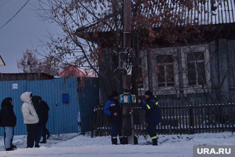 Следственные действия в доме, где мужчина зарезал ребенка, застрелил сожительницу и покончил с собой, закончились поздним вечером 7 ноября. Расследование уголовного дела только началось