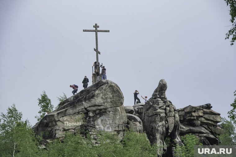 Ранее на горе стоял деревянный крест