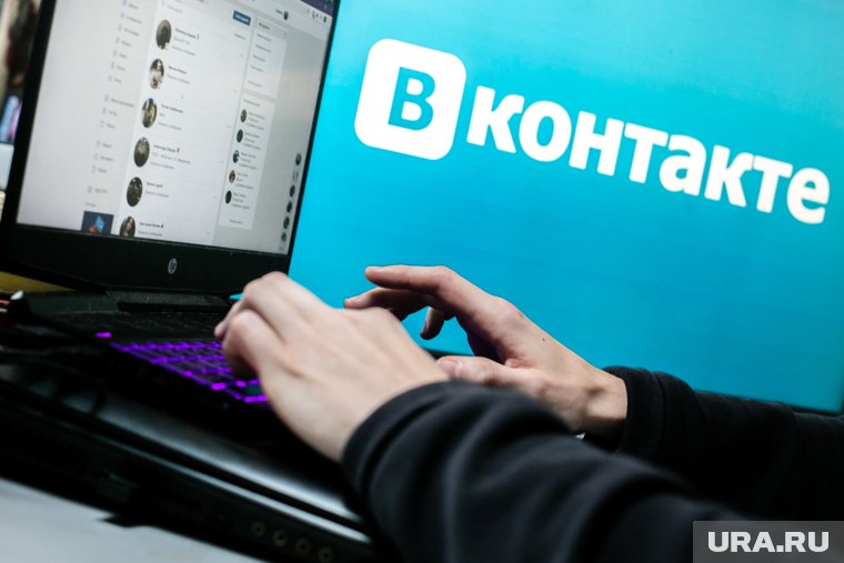 Для получения синей галочки достаточно иметь 5000 подписчиков