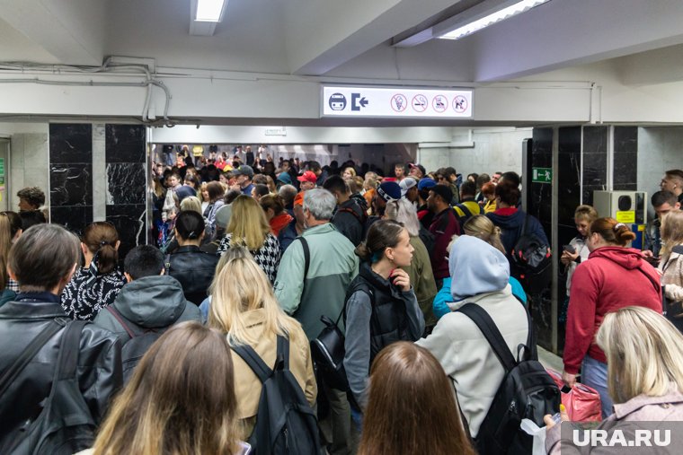 Сотни людей устремились в метро после концерта Димы Билана