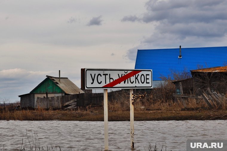 Село в Целинном округе оказалось окружено водой. Власти организовывали переправу