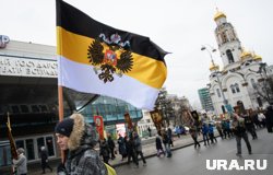 Использование черно-желто-белых цветов империи на флагах узаконил Александр II