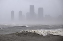 Тысячи людей были перемещены в безопасные места